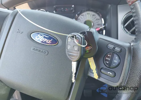 2013 Ford Expedition King Ranch z USA, uszkodzony, nr VIN 1FMJU1J51DEF61286